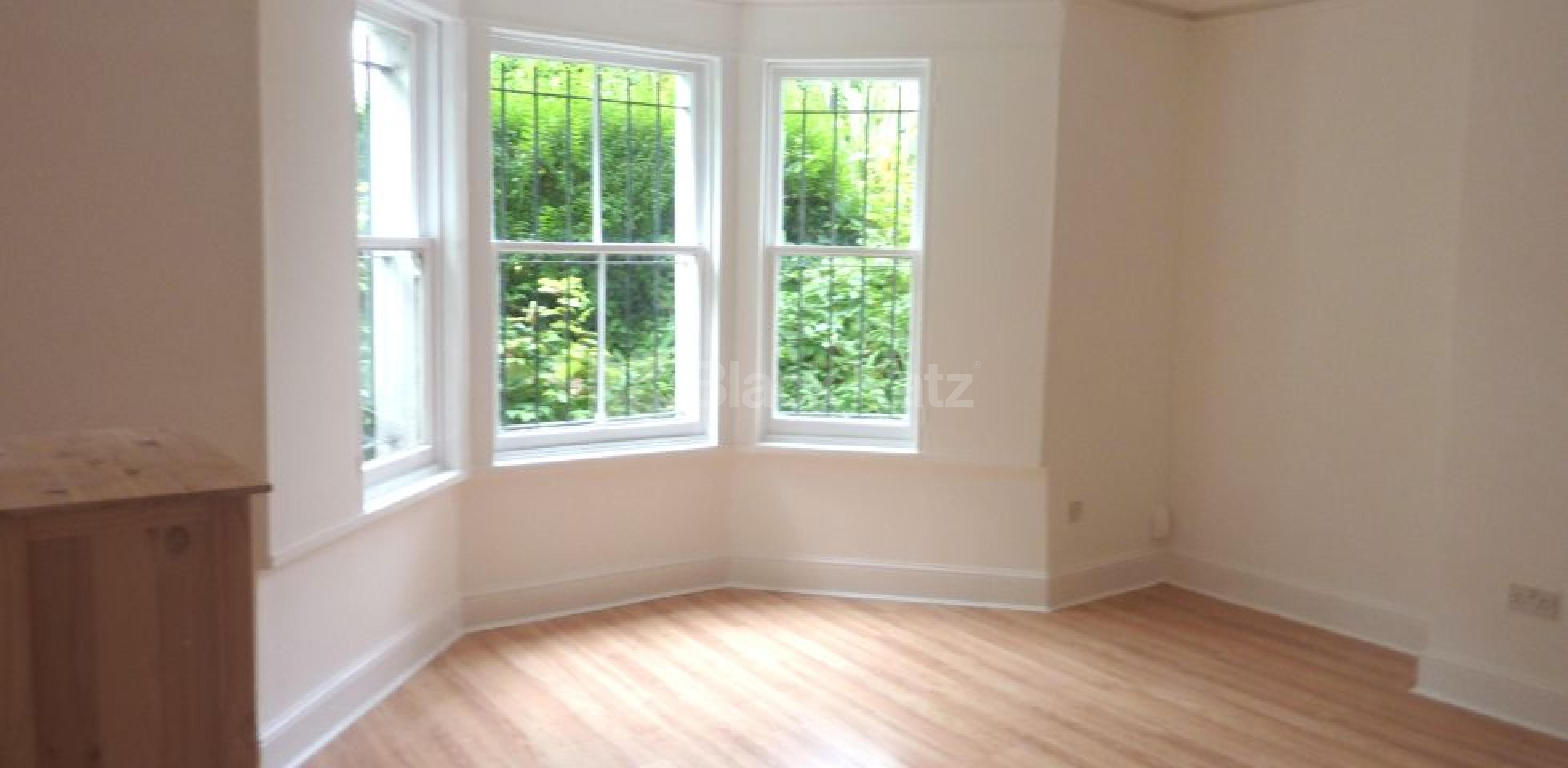 			MUST SEE!, 2 Bedroom, 1 bath, 1 reception Flat			 Hilldrop Road, TUFNELL PARK N7
